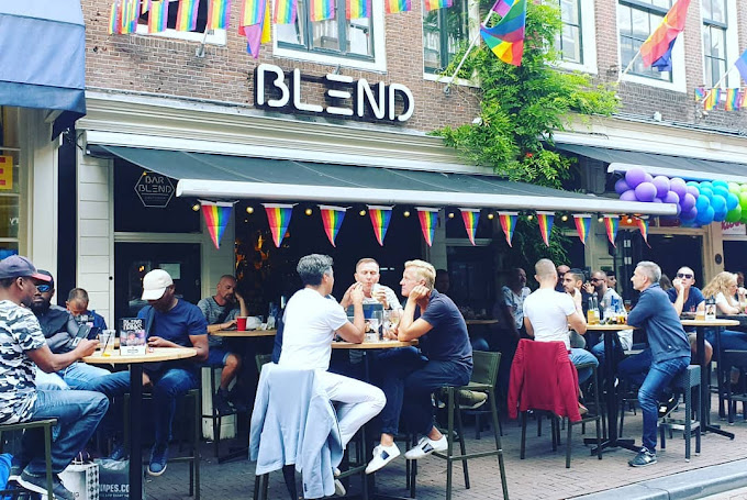 Weekend at Bar Blend Weekend crowd and cocktails at Bar Blend Amsterdam