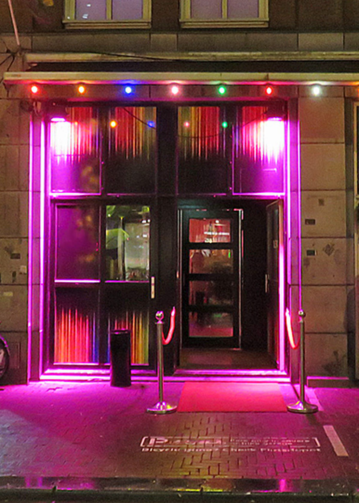 Montmartre XL · Reguliersdwarsstraat Café Montmartre XL on Reguliersdwarsstraat, the legendary singalong bar in Amsterdam
